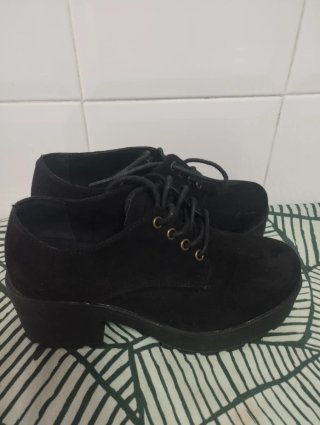 Zapatos Negros de Ante