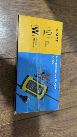 Cargador y Mantenedor de Batería URAQT 6A 12V