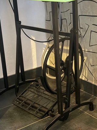 Mesa de Máquina de Coser Antigua