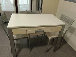 Conjunto Mesa de Cocina y 3 Sillas