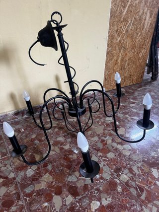 Lámpara de araña antigua negra