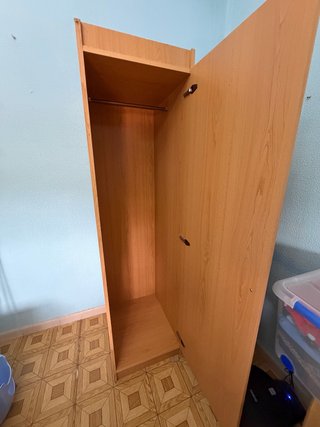 Armario Estrecho de Madera