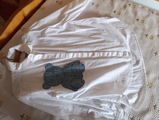 Camisa Oversize Blanca con Detalle de Oso