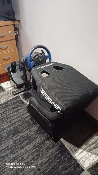 Playseat Evolution Pro y Volante Thrustmaster T150