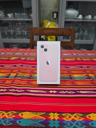 Caja de iPhone 13 Rosa
