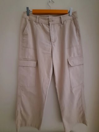 Pantalones cargo beige