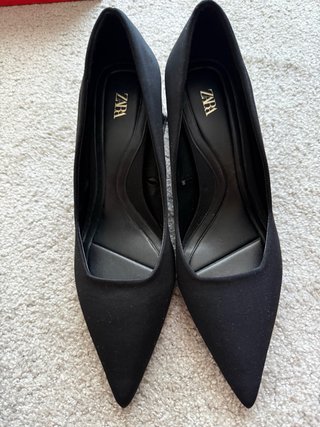 Zapatos de tacón ZARA negros talla 39