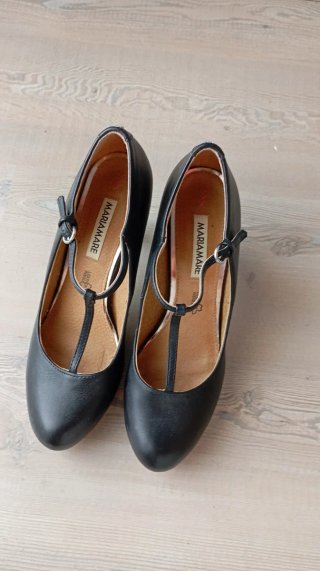 Zapatos de tacón Mariamare negros