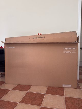 Caja TV Samsung 65 pulgadas U7000F