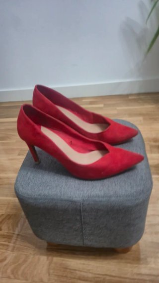 Zapatos de tacón rojos