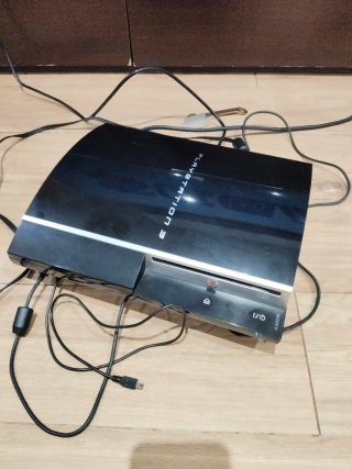 Consola PlayStation 3 + dos mandos + 6 juegos