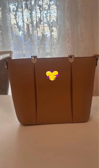 Bolso de hombro marrón