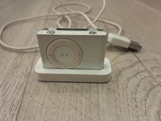 iPod Shuffle con base de carga