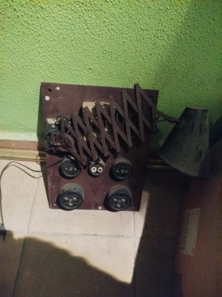 Lámpara Flexible Antigua y Cuadro Eléctrico