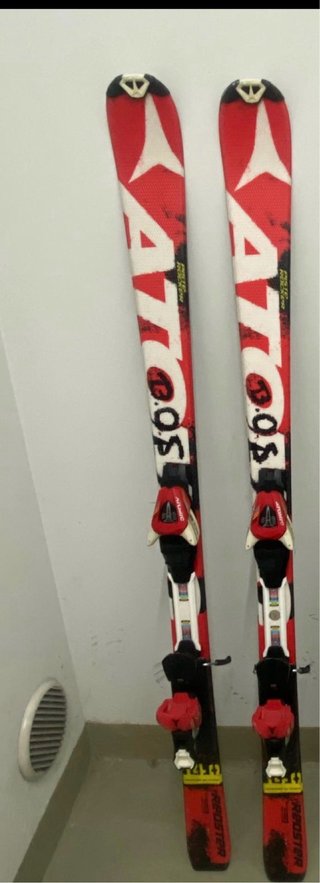 Esquís Atomic Redster 140 cm con fijaciones