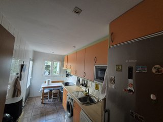 Muebles de cocina con placa y campana