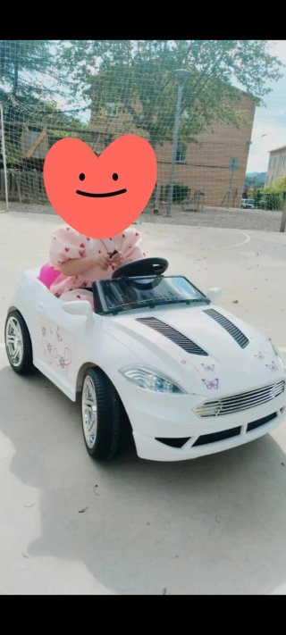 Coche a batería infantil blanco