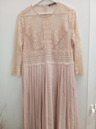 Vestido largo de encaje Zara