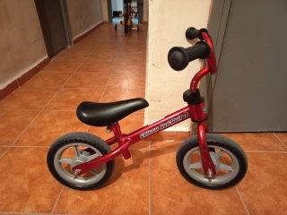 Bicicleta sin pedales Chicco roja