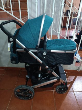 Carro de bebé azul y negro