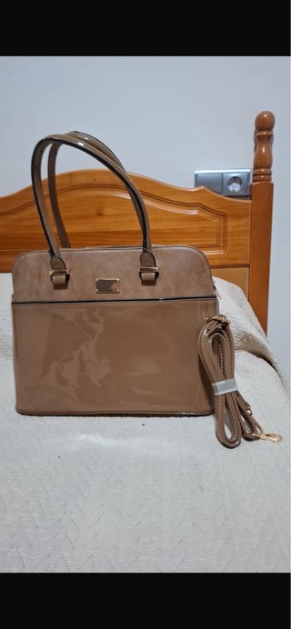 Bolso Marrón con Varios Compartimentos