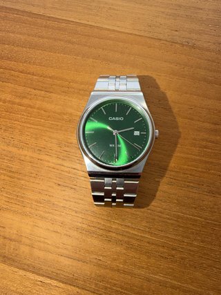 Reloj Casio Plateado con Esfera Verde para niños