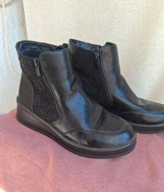 Botines Negros con Cremallera