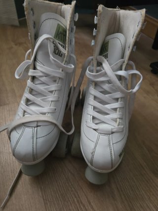 Patines de 4 Ruedas Blancos Talla 39. Uso 3 veces