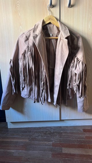 Chaqueta con flecos rosada