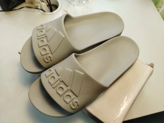 Chanclas Adidas Grises