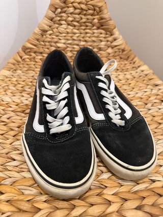 Zapatillas Vans Negras y Blancas