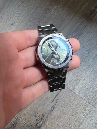 Reloj Casio Edifice Plateado oscuro. EFV-640DC-3AV