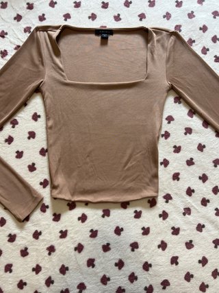 Camiseta Beige Escote