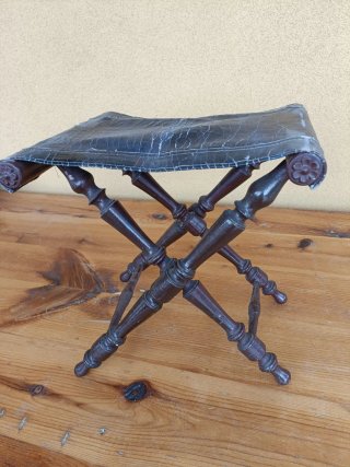 Taburete antiguo tipo catre