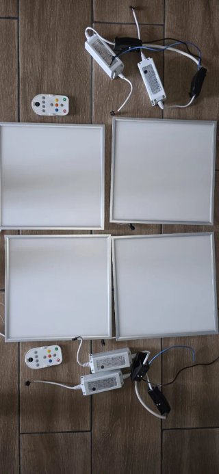 Set de 4 Paneles LED con Regulador
