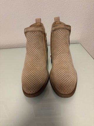 Botines Perforados Beige