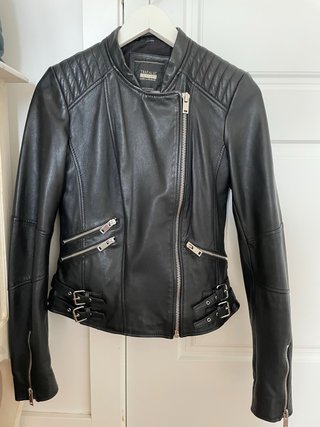 Cazadora de piel negra Zara