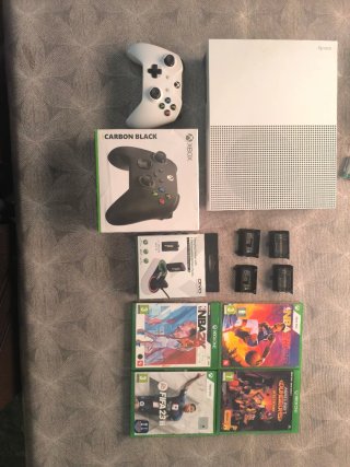 Xbox One S con Mando y Juegos