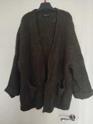 Chaqueta de punto Zara verde oliva. Da más talla