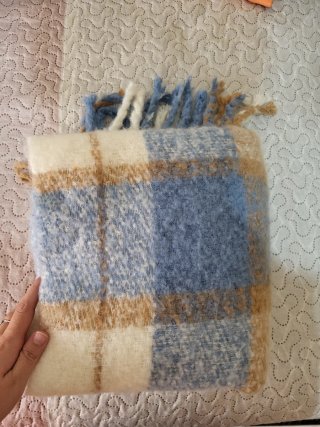 Bufanda de cuadros azul y beige