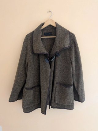 Chaquetón de lana verde con bolsillos
