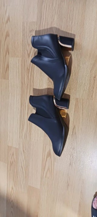 Botines Negros con Tacón