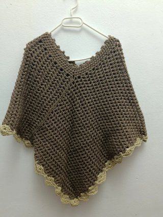 Poncho de Ganchillo Hecho a Mano