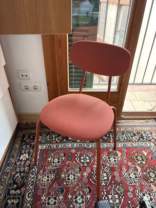 Silla Roja de Diseño Minimalista