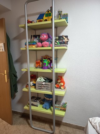 Estantería de pared con baldas