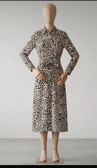 Vestido midi Stradivarius estampado Talla L