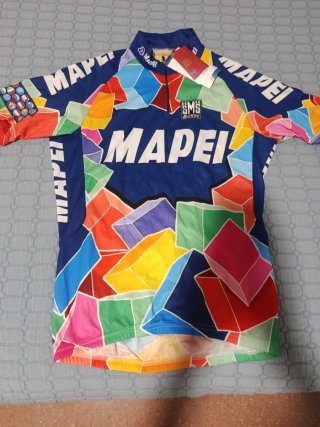 Traje de ciclismo del grupo Mapei completo.