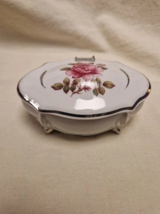 Joyero de porcelana pintado con plata de ley