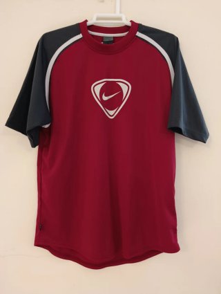 Camiseta Nike Roja y Gris