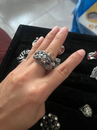 Anillo Plateado con Detalles